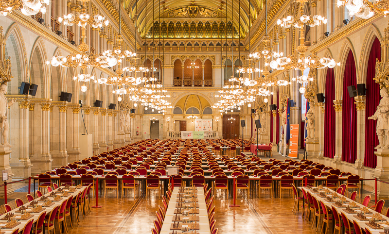 Der Festsaal = Turniersaal des Wiener Rathauses. 